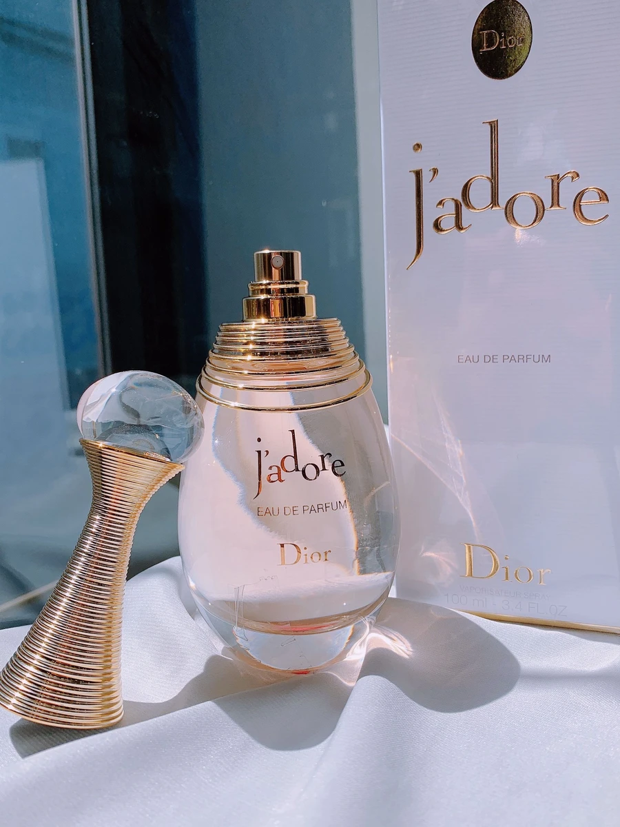 Dior J’adore Eau de Parfum bottle